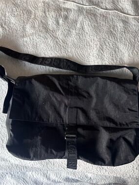 BAGGU Nylon Sport Messenger Bag in Black, Fits 13/14 inch laptop